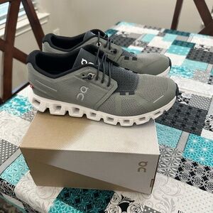 BRAND NEW: Women’s On Running Kelp/Shadow Size 7